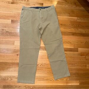 Dockers Men's Khaki Chinos. Classic Fit Flat Front 38/31